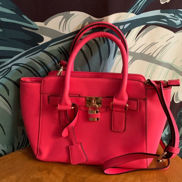 Pink faux leather bag - Picture 2 of 5